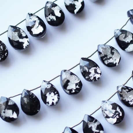 【残り僅か】ブラックオニキス×銀箔×クリスタル（5レイヤー）　ファセット　ペアシェイプ