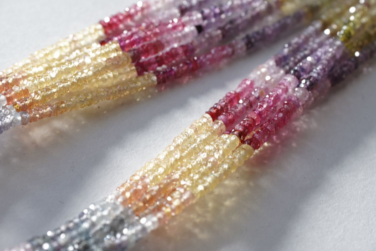 マダガスカル産 マルチカラーサファイア ボタンカット | Sea gems マダガスカル産 マルチカラーサファイア ボタンカット | Sea gems