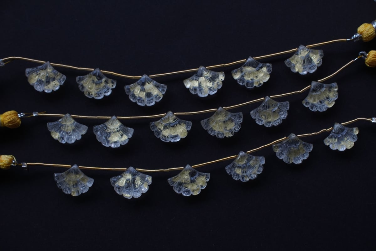 フローライト トリプレット フラワーカービングピアス