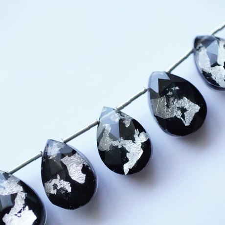 【残り僅か】ブラックオニキス×銀箔×クリスタル（5レイヤー）　ファセット　ペアシェイプ