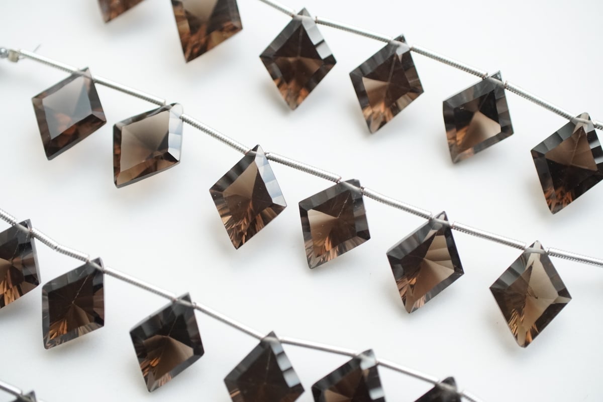 433 14kgfコンケーブ大粒アメジスト・トパーズ・スモーキーQの△チャーム