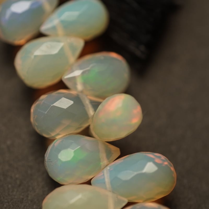 エチオピア産プレシャスオパールドロップブリオレットカット1連 【公式