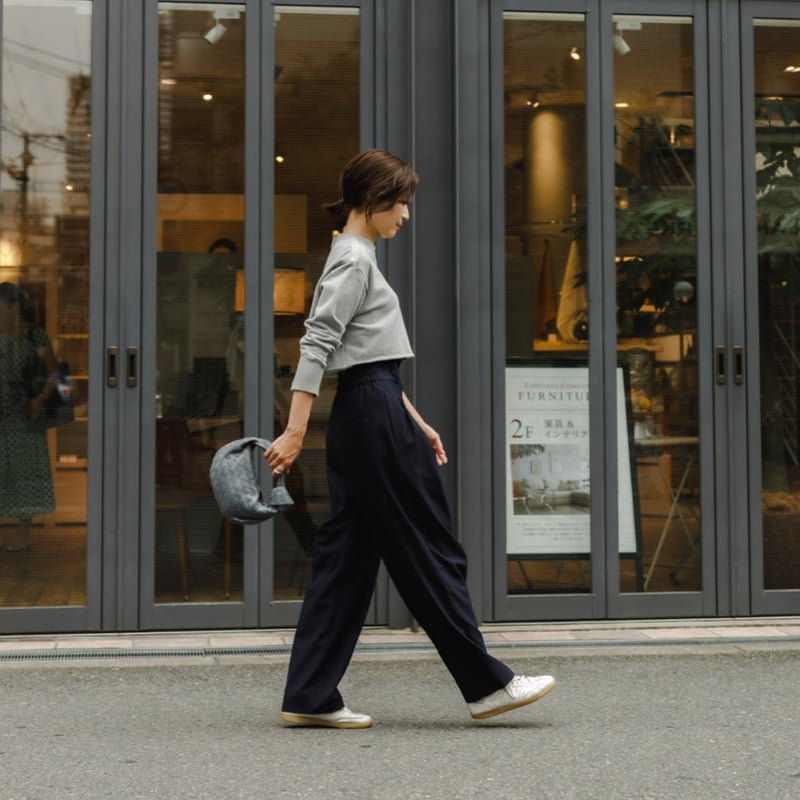 RELAX TUCK PANTS/Navy | FREY