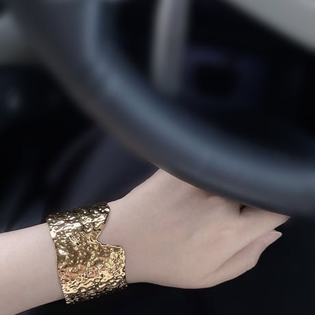 wide dekoboko bangle
