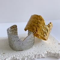 wide dekoboko bangle
