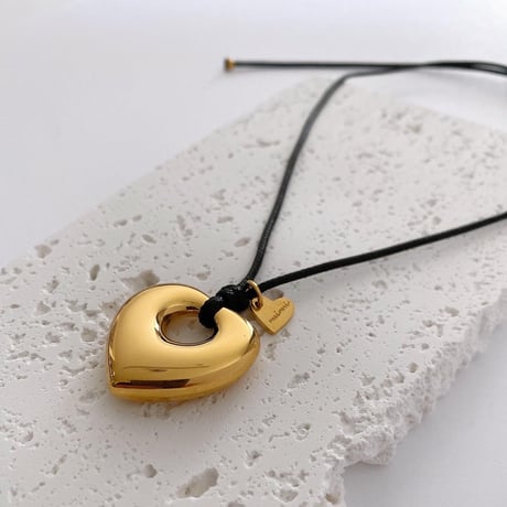 pukkuri heart necklace