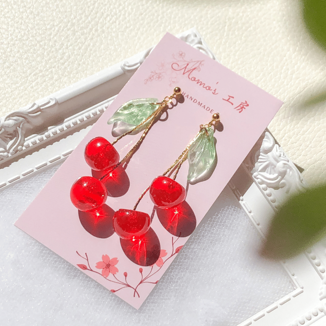 揺れるさくらんぼ レッド／イヤリング／ピアス／ノンホール | Momo's 工房