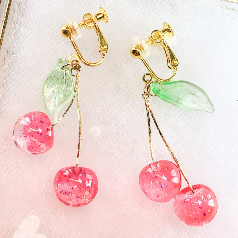 揺れるさくらんぼ グラデーションピンク／イヤリング／ピアス／ノン