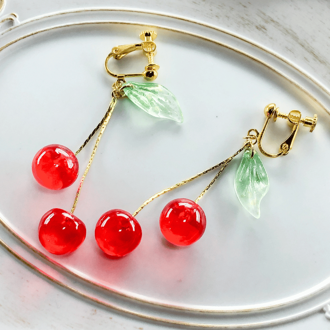 揺れるさくらんぼ レッド／イヤリング／ピアス／ノンホール | Momo's 工房