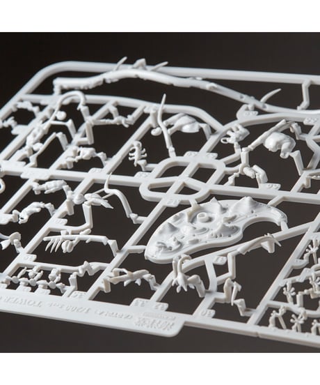 【予約】ARTPLA 太陽の塔（2026年再販）　プラスチックモデルキット　［海洋堂］