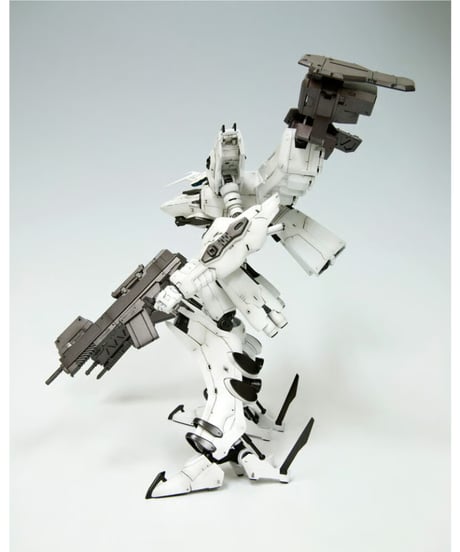 コトブキヤ　ラインアーク ホワイト・グリント　アーマード・コア