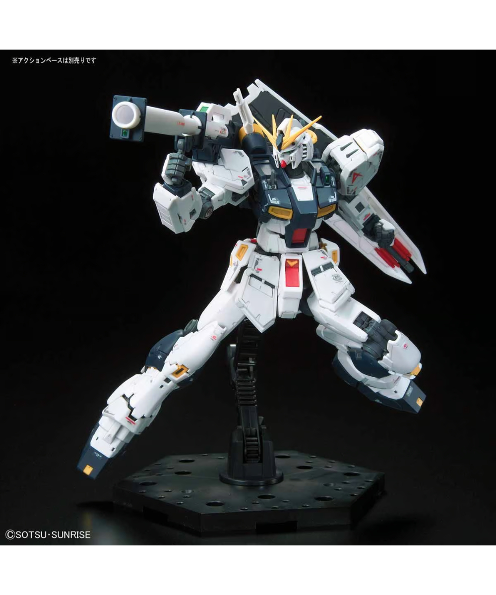 RGニューガンダムプラモデル　逆襲のシャア　（アクションベース付き） Amazon | BANDAI SPIRITS(バンダイ スピリッツ) RG 機動戦士