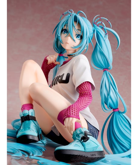 初音ミク×米山舞 The Latest Street Style "Cute"　1/4スケールPVC＆ABS製塗装済み完成品フィギュア