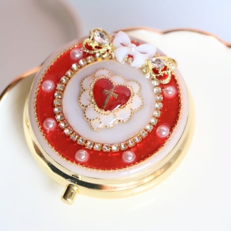 レッド　クロスハート♡コンパクトケース