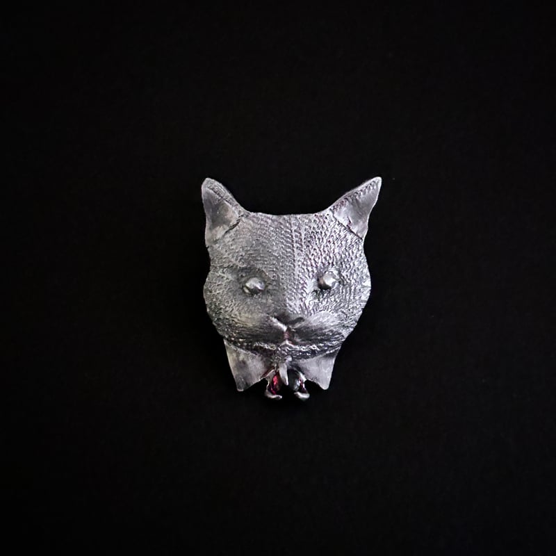 天野ミサ＿15＿ピンブローチF 「ガーネットの男爵」 | necotenstore's S