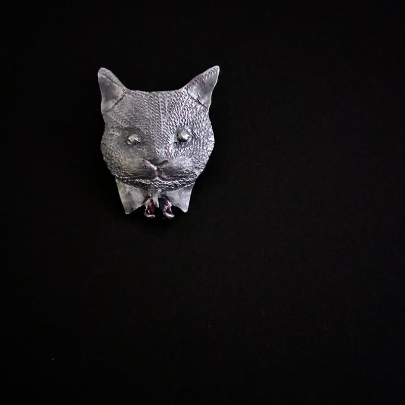 天野ミサ＿15＿ピンブローチF 「ガーネットの男爵」 | necotenstore's S