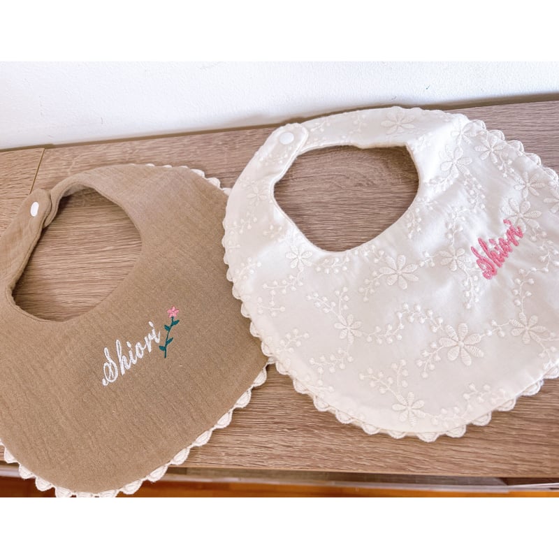 名前入りスタイ | irodorikoubouumui's STORE