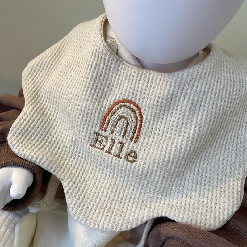 ♡着せ替えスタイオーダー♡ 名前入りスタイ/虹 | irodorikoubouumui's STORE