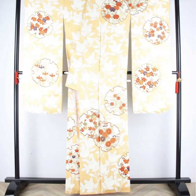 振袖) 雪輪に花 金糸 | 和ノ藤リユース 振袖) 雪輪に花 金糸 | 和ノ藤リユース