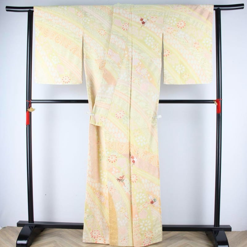訪問着) しぼり 花刺繍 金糸 しつけ糸有 A3298 | 和ノ藤リユース 訪問着) しぼり 花刺繍 金糸 しつけ糸有 A3298 | 和ノ藤リユース