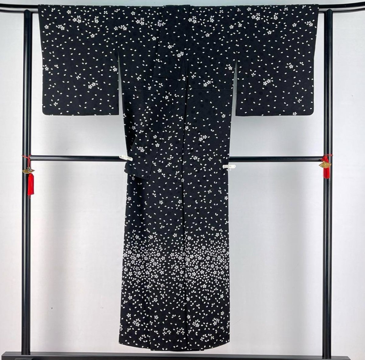 小紋) やまと 新はじく加工 桜の花びら A3335 | 和ノ藤リユース