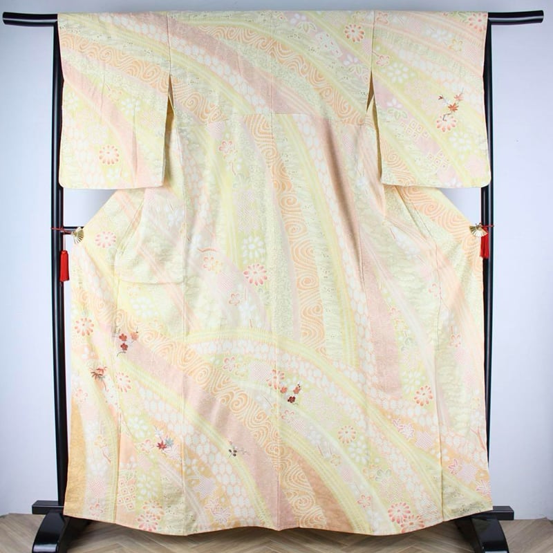 訪問着) しぼり 花刺繍 金糸 しつけ糸有 A3298 | 和ノ藤リユース 訪問着) しぼり 花刺繍 金糸 しつけ糸有 A3298 | 和ノ藤リユース