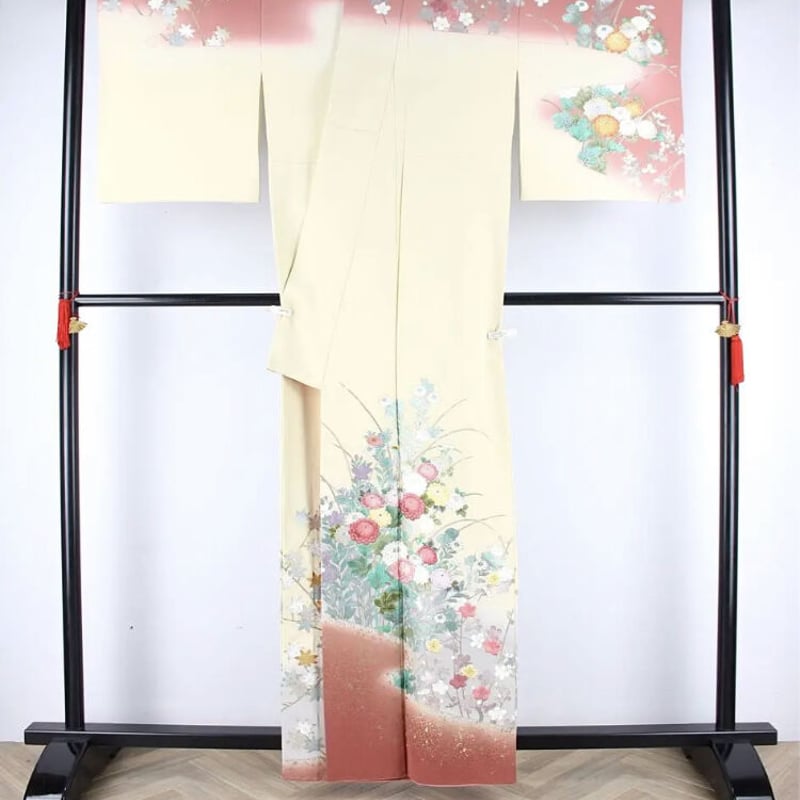 訪問着) 作家物 花刺繍 金箔 | 和ノ藤リユース 訪問着) 作家物 花刺繍 金箔 | 和ノ藤リユース