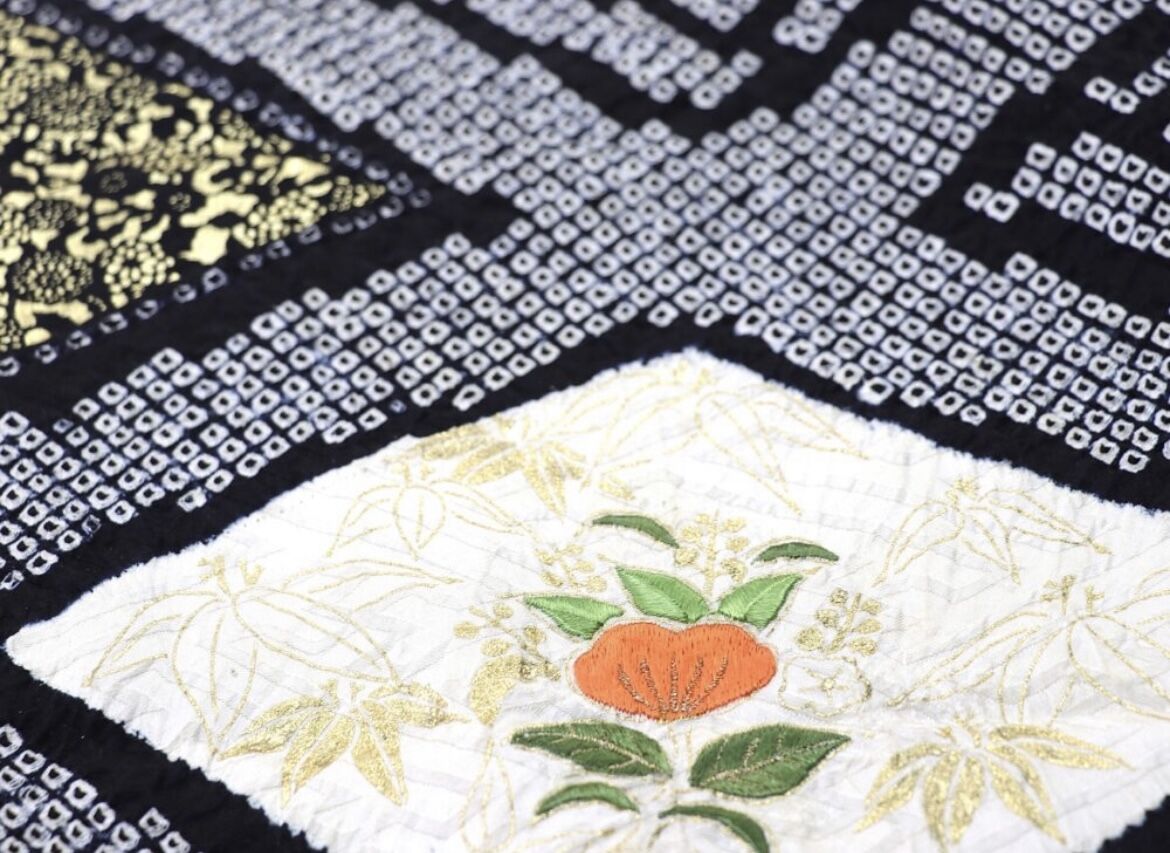 総絞り】黒地に花の刺繍の入った華やかな振袖 | 和ノ藤リユース
