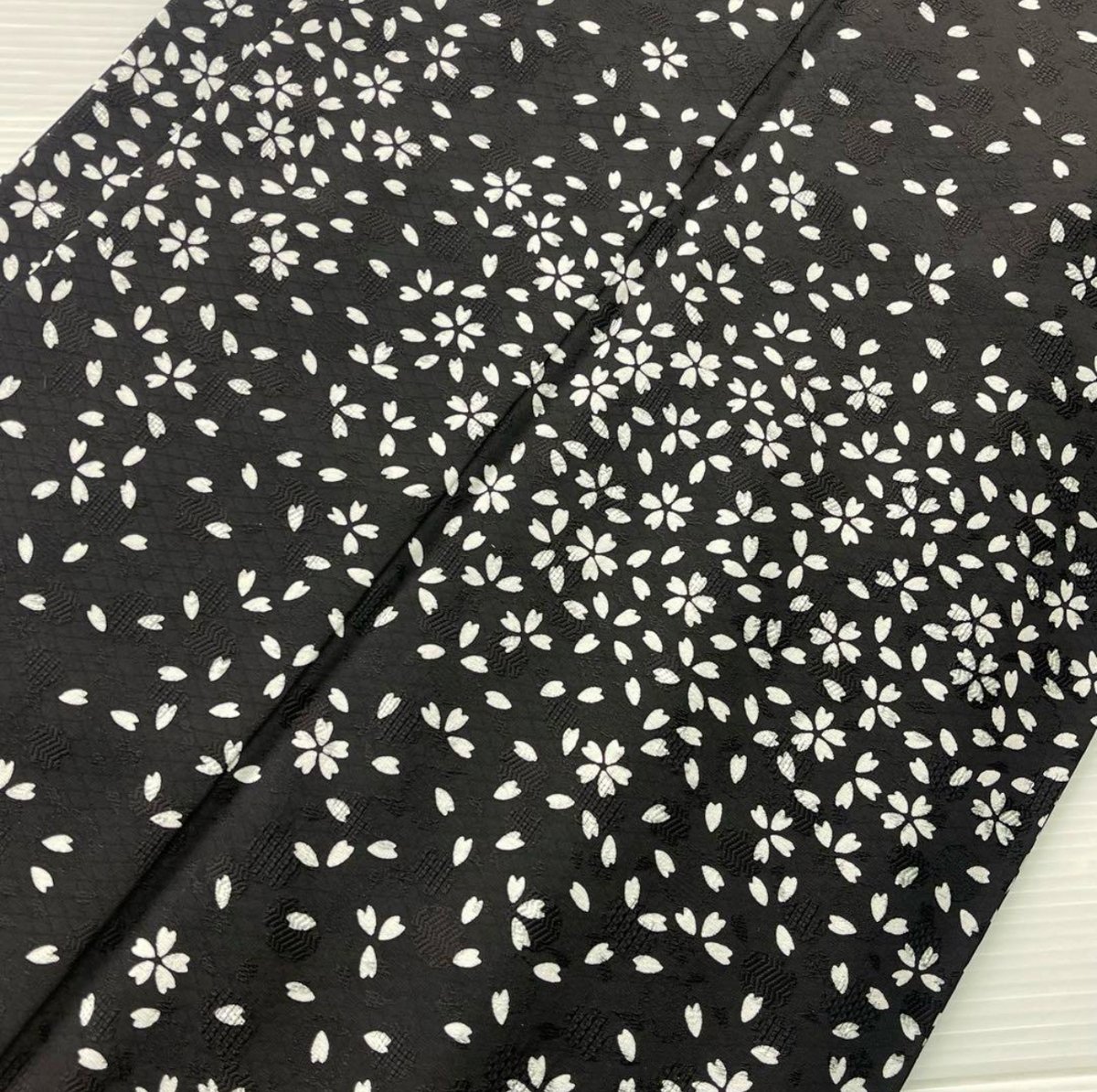 小紋) やまと 新はじく加工 桜の花びら A3335 | 和ノ藤リユース