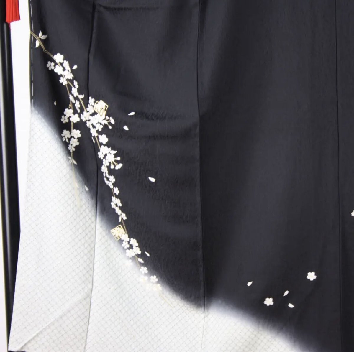 (付け下げ) 汕頭刺繍 たちばな 桜の花 金糸 しつけ糸有 未使用品 付け下げ) 汕頭刺繍 たちばな 桜の花 金糸 しつけ糸有 未使用品