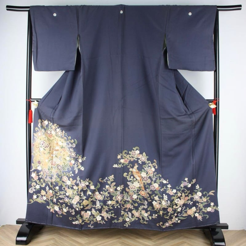 色留袖) 五つ紋 しつけ糸有 唐草花と鳥 A3284 | 和ノ藤リユース 色留袖) 五つ紋 しつけ糸有 唐草花と鳥 A3284 | 和ノ藤リユース