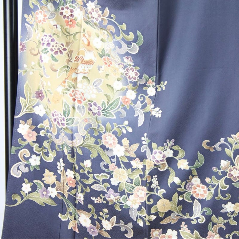 色留袖) 五つ紋 しつけ糸有 唐草花と鳥 A3284 | 和ノ藤リユース 色留袖) 五つ紋 しつけ糸有 唐草花と鳥 A3284 | 和ノ藤リユース