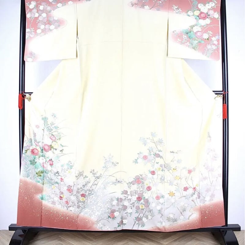 訪問着) 作家物 花刺繍 金箔 | 和ノ藤リユース 訪問着) 作家物 花刺繍 金箔 | 和ノ藤リユース