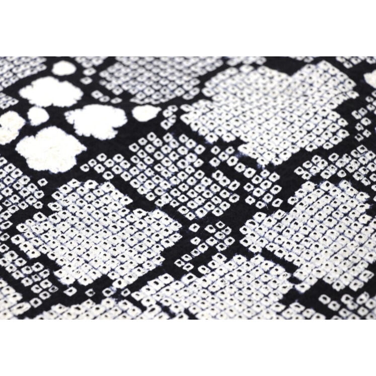 総絞り】花柄のモノトーンな可愛い振袖 | 和ノ藤リユース 