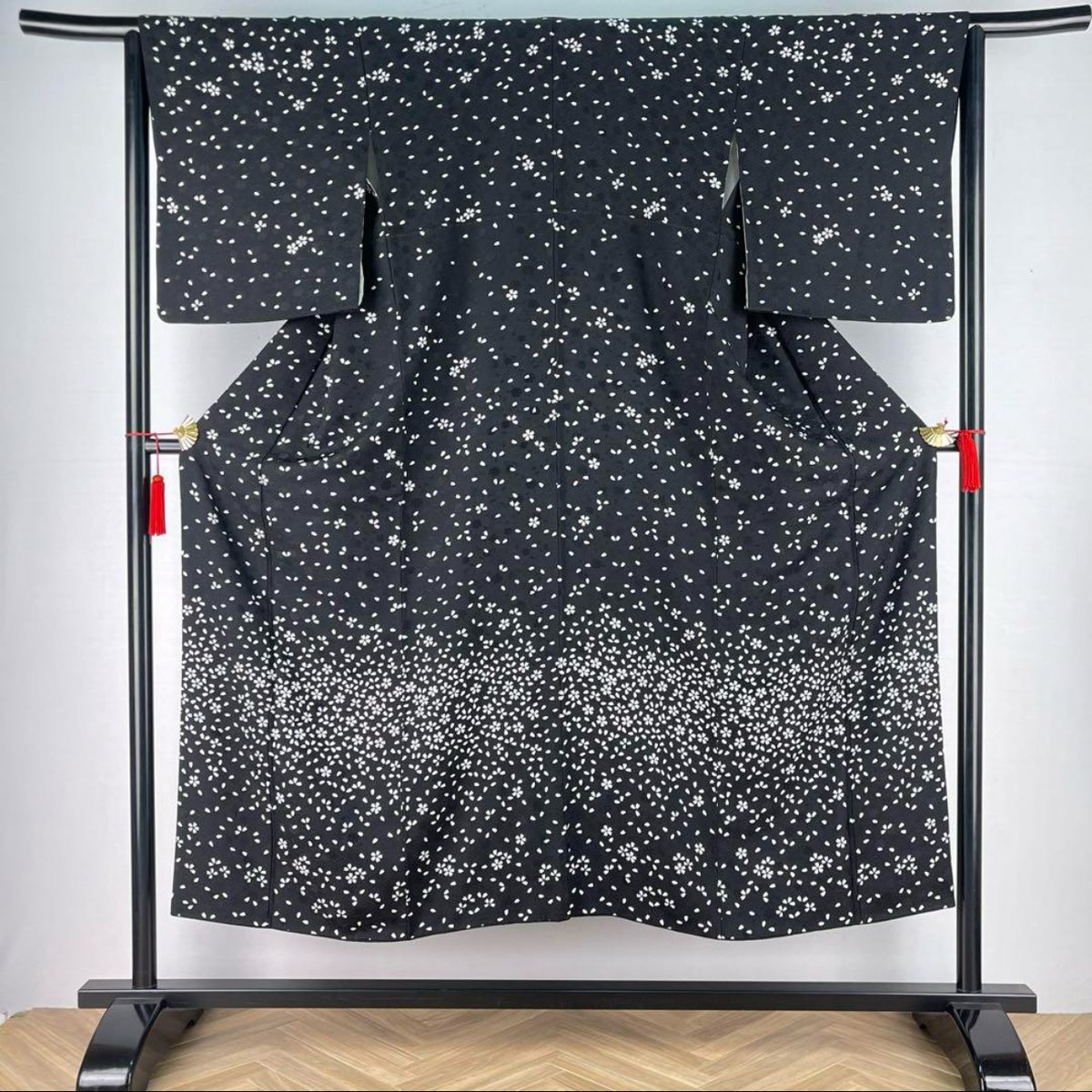 小紋) やまと 新はじく加工 桜の花びら A3335 | 和ノ藤リユース