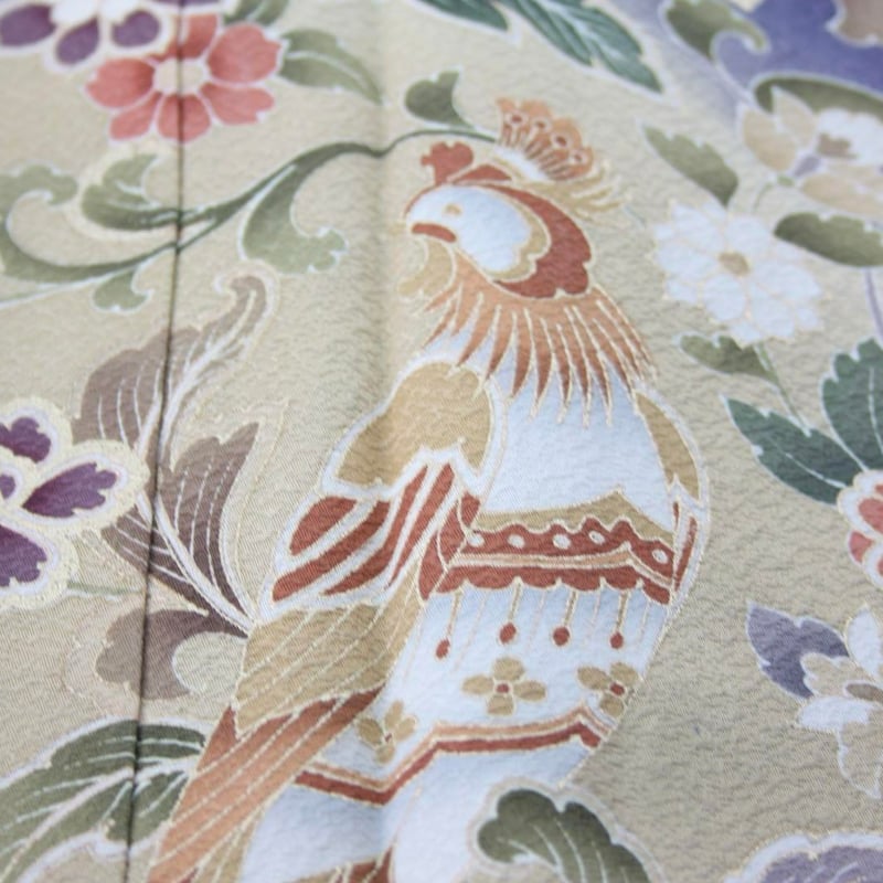 色留袖) 五つ紋 しつけ糸有 唐草花と鳥 A3284 | 和ノ藤リユース 色留袖) 五つ紋 しつけ糸有 唐草花と鳥 A3284 | 和ノ藤リユース