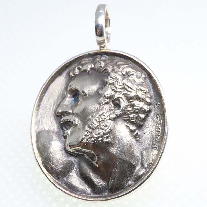 レリーフ＋レリーフ 横顔 シルバーペンダントヘッド | PETULA