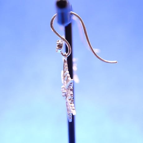 【ギャラリーアイテム】雪の結晶ピアス WG & ダイヤモンド