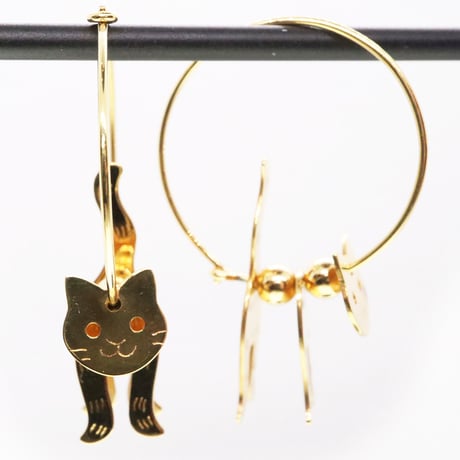 ブラ猫ピアス ゴールド （18金製）