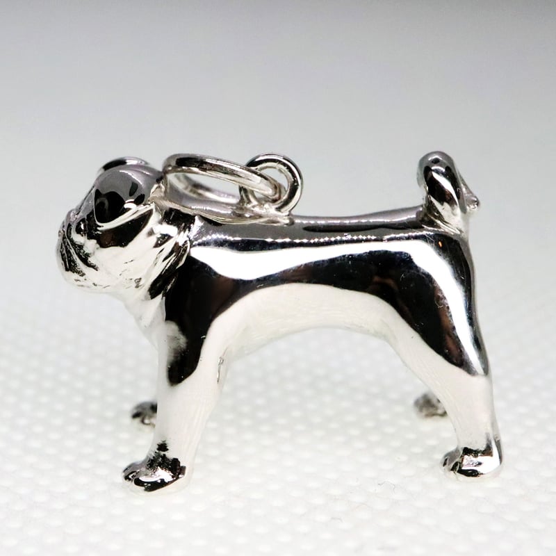 パグのチャーム(ペンダント/ストラップ) シルバーホワイト | PETULA