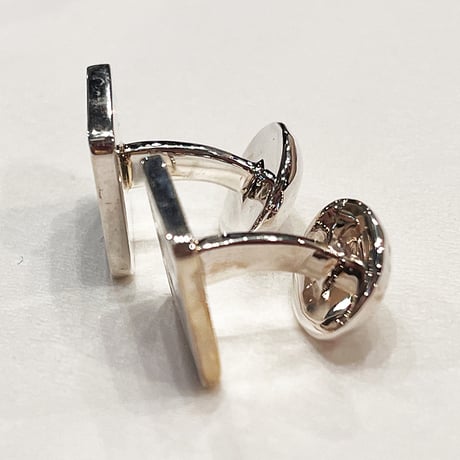エナメルのカフリンクス　魚