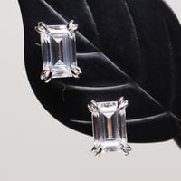 エメラルドカットのピアス