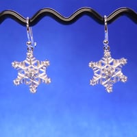 雪の結晶ピアス