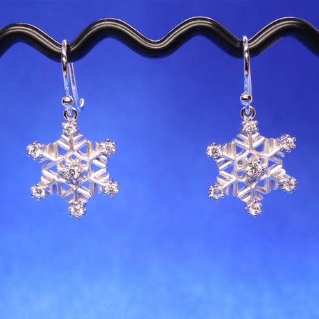 雪の結晶ピアス