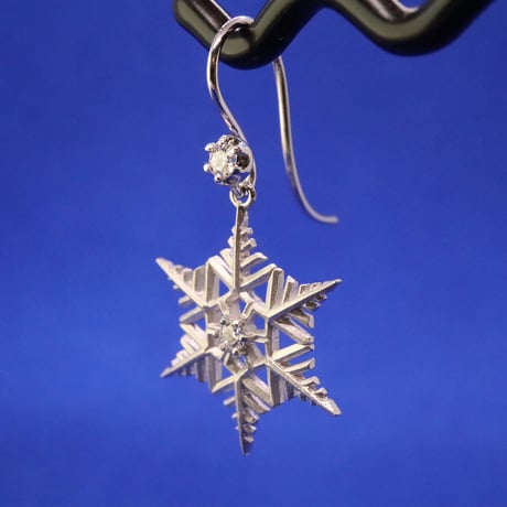 【ギャラリーアイテム】雪の結晶ピアス WG & ダイヤモンド