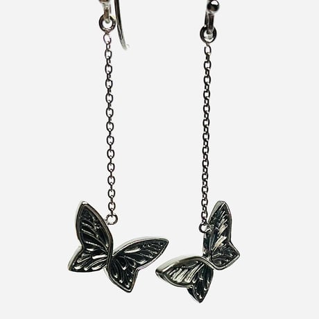 Flying butterfliesピアス  ”クロアゲハ”