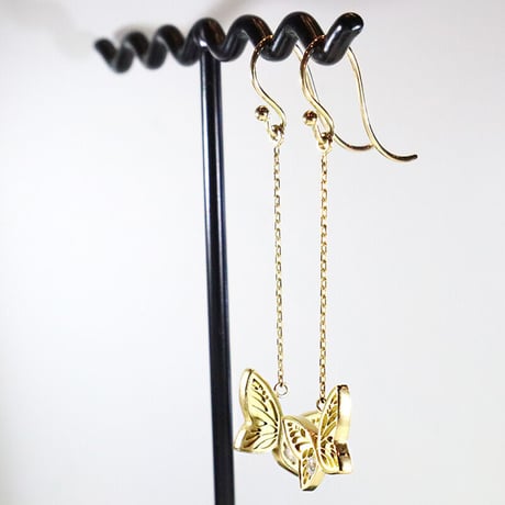 フラインングゴールデンバタフライ∞ピアス　18KYG