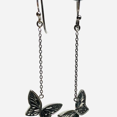Flying butterfliesピアス  ”クロアゲハ”