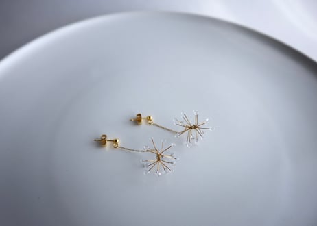 たんぽぽの綿毛のピアス（イヤリング）