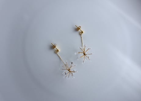 たんぽぽの綿毛のピアス（イヤリング）